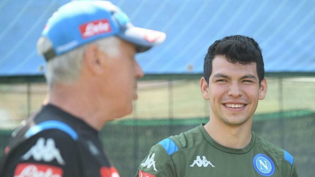 Hirving Lozano en entrenamiento con Napoli