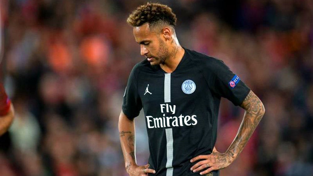 Neymar en lamento durante un partido con el PSG