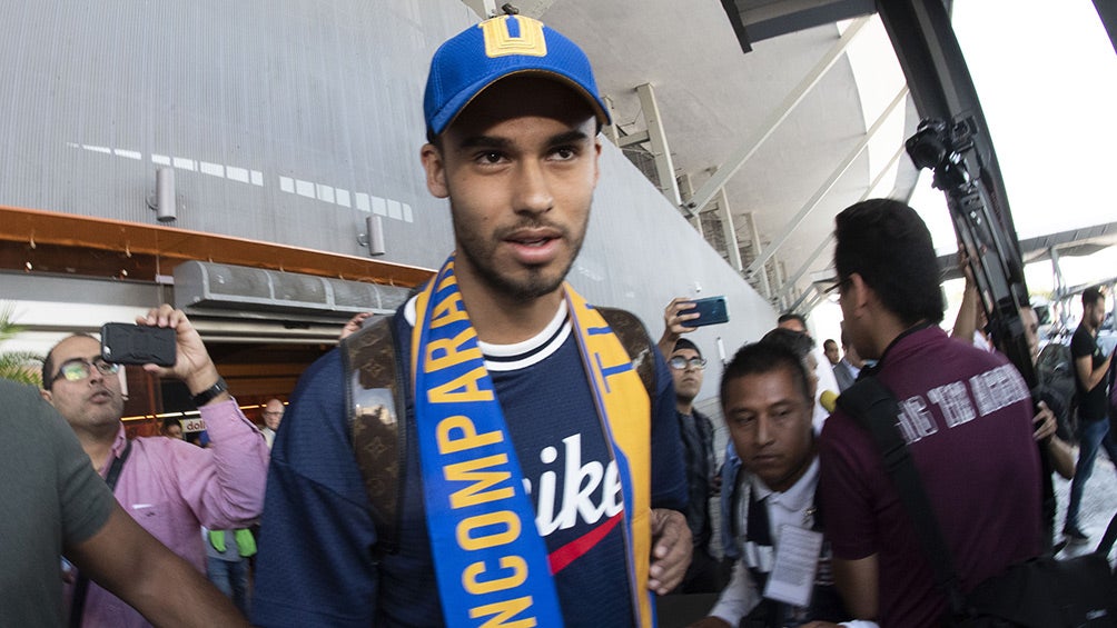 Diego Reyes a su llegada a Monterrey