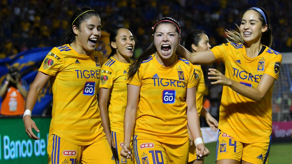 Katty Martínez celebra uno de sus goles ante Rayadas