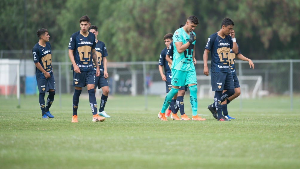 Jugadores de Pumas Sub 20 lamentan una derrota vs San Luis