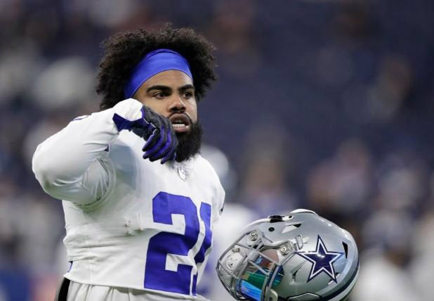 Ezekiel Elliott durante un juego de los Cowboys