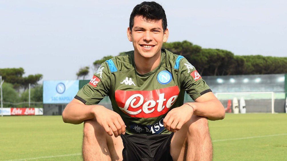 Hirving Lozano, previo a un entrenamiento con el Napoli 