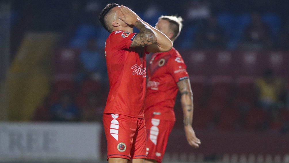 Jugadores de Veracruz se lamentan durante el duelo vs Gallos