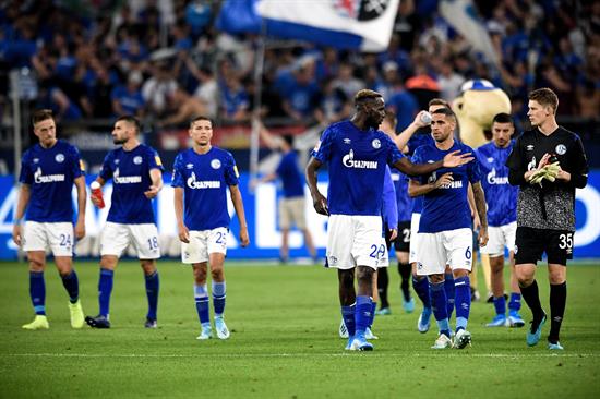 Juagdores del Schalke se lamentan tras derrota contra Bayern