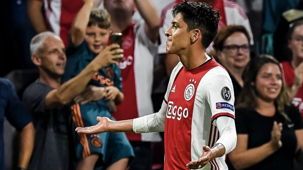 Edson Álvarez festeja su gol con el Ajax