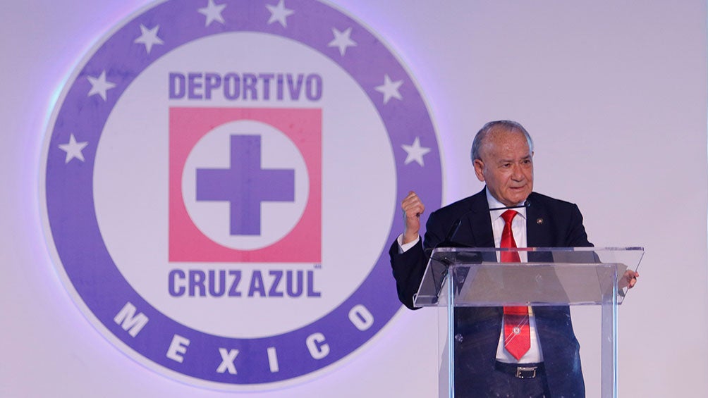 Billy Álvarez en un evento de Cruz Azul