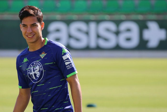 Lainez, en un entrenamiento del Betis