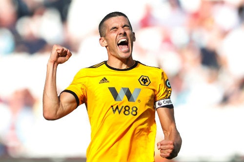 Conor Coady festeja un gol con el Wolverhampton