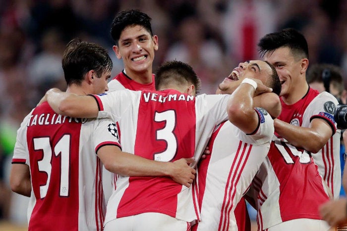 Edson, en festejo de gol con Ajax