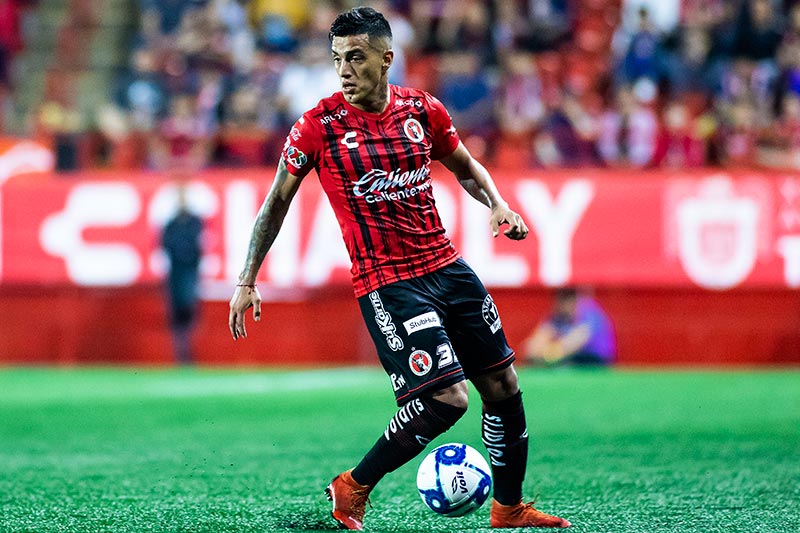 Leonel Miranda en un juego con Xolos