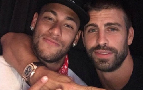 Neymar y Piqué en la famosa foto de "se queda"