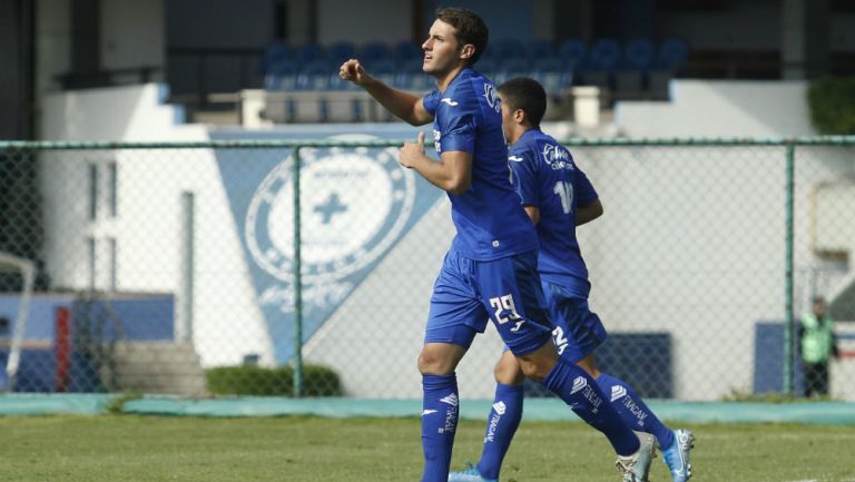 Santiago Giménez celebra una anotación en las inferiores de La Máquina 