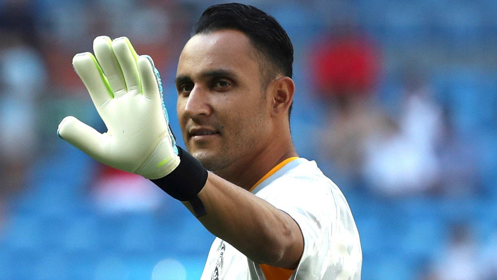 Keylor Navas durante el calentamiento previo al juego contra Valladolid