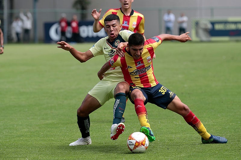 José Ángel en un partido de categorías inferiores con América