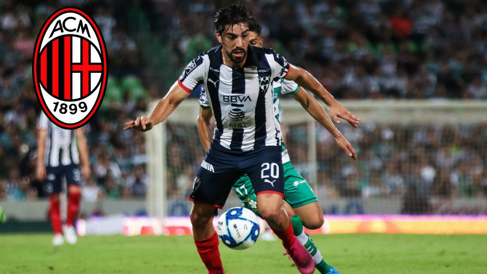 Rodolfo Pizarro en un partido con Monterrey