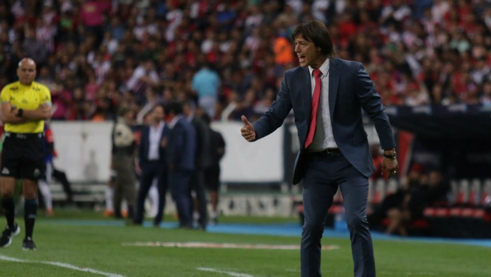 Almeyda reclama durante un partido