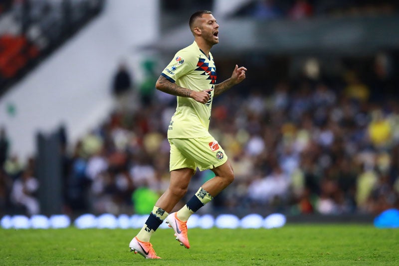 El francés durante un duelo con América en el Azteca 