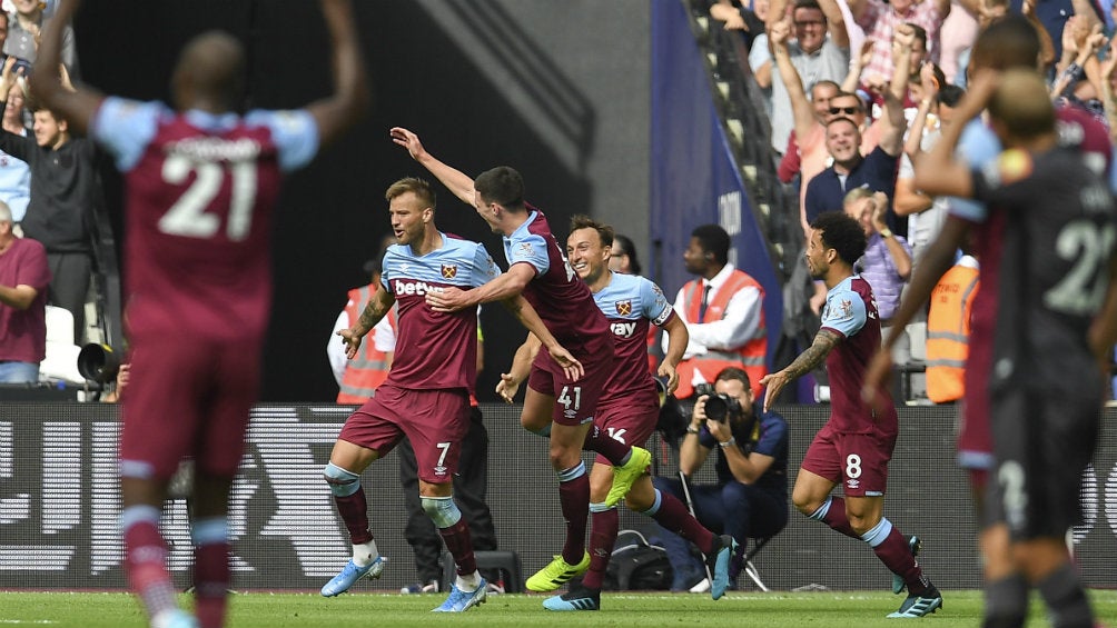 Yarmolenko celebra la segunda anotación del West Ham United sobre Norwich City