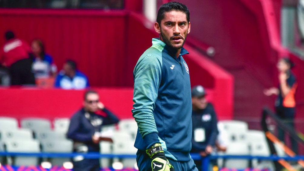 José Corona durante un entrenamiento con Cruz Azul 