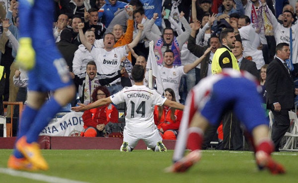 Javier Hernández celebrando una anotación como jugador del Real Madrid