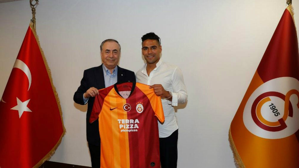 Radamel Falcao tras firmar con el Galatasaray