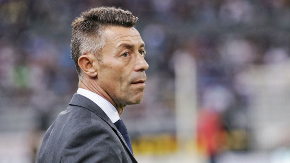 Pedro Caixinha, en un juego de Cruz Azul