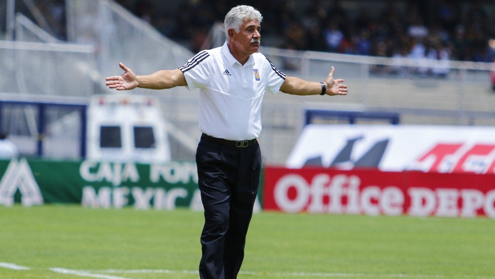 Ricardo Ferretti durante un encuentro frente a Pumas 