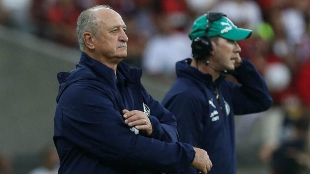 Scolari observa un juego del Palmeiras