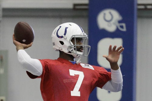 Jacoby Brissett durante una práctica de los Colts