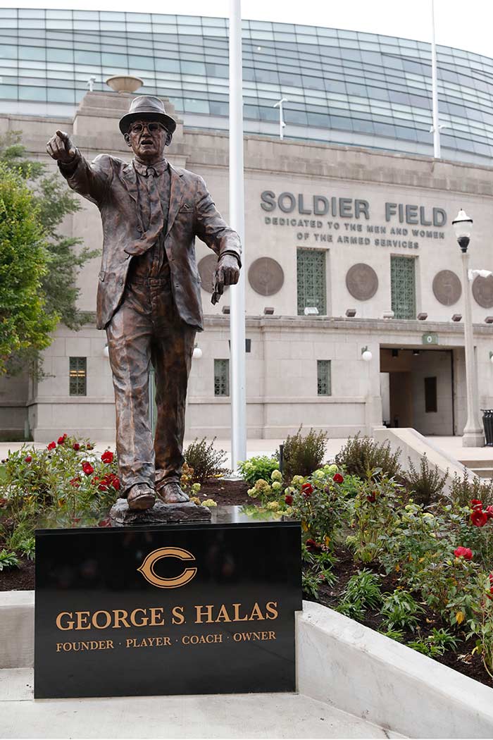 La estatua de George Halas