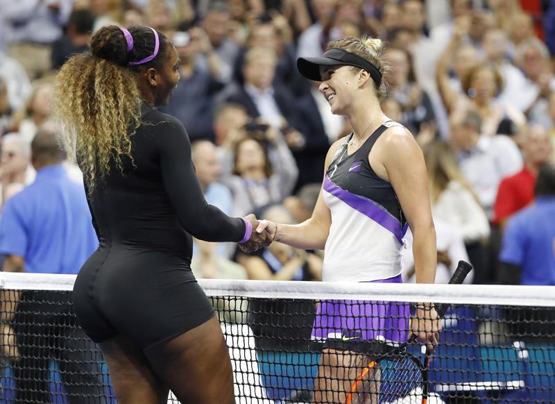 Serena Williams y Elina Svitolina se saludan tras su juego en NY