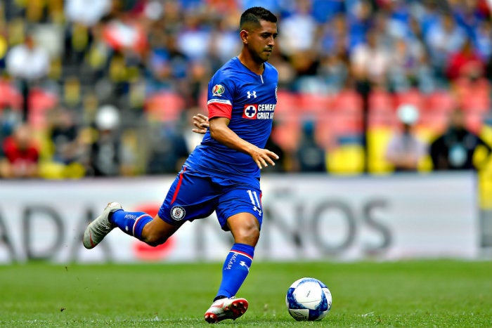 Hernández, en un partido de Cruz Azul