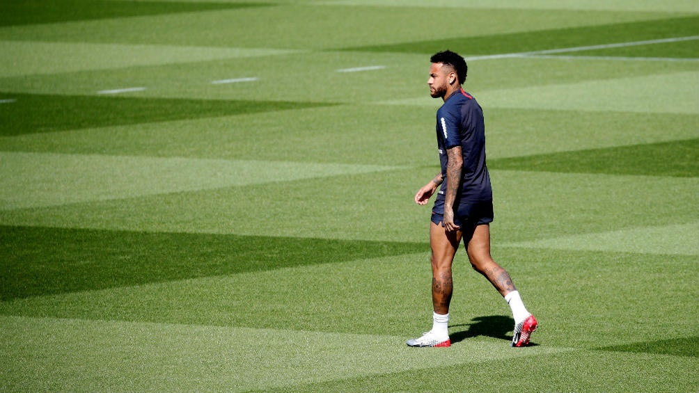 Neymar en un entrenamiento con el PSG