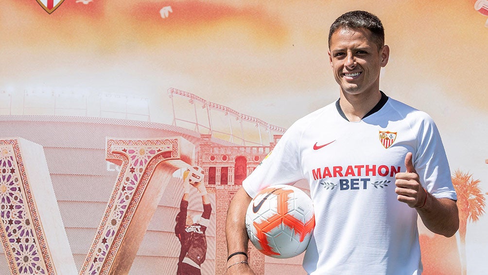 Javier Hernández, presentado con el Sevilla