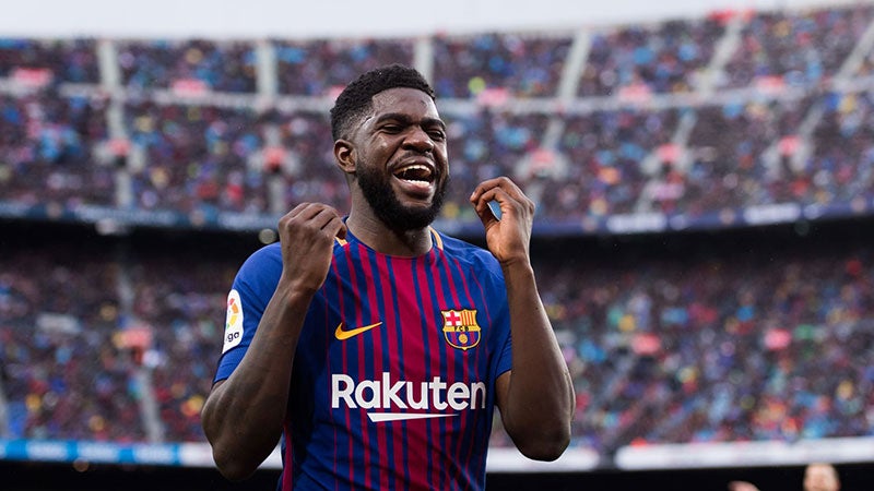 Samuel Umtiti lamenta una acción con el Barcelona