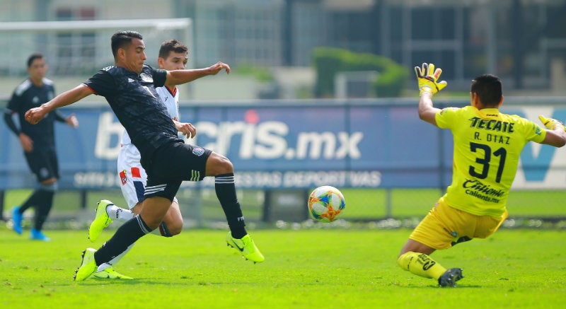 Ian Torres y Ricardo Díaz, en el juego entre Tri Sub 22 y Cimarrones