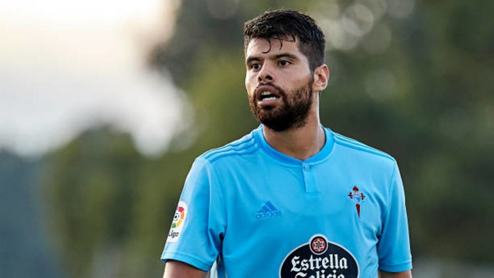 Néstor Araujo en un partido con Celta de Vigo