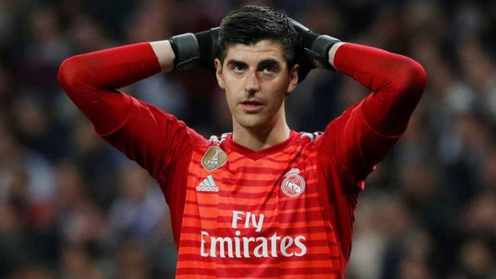 Courtois lamenta una jugada en un duelo del Real Madrid