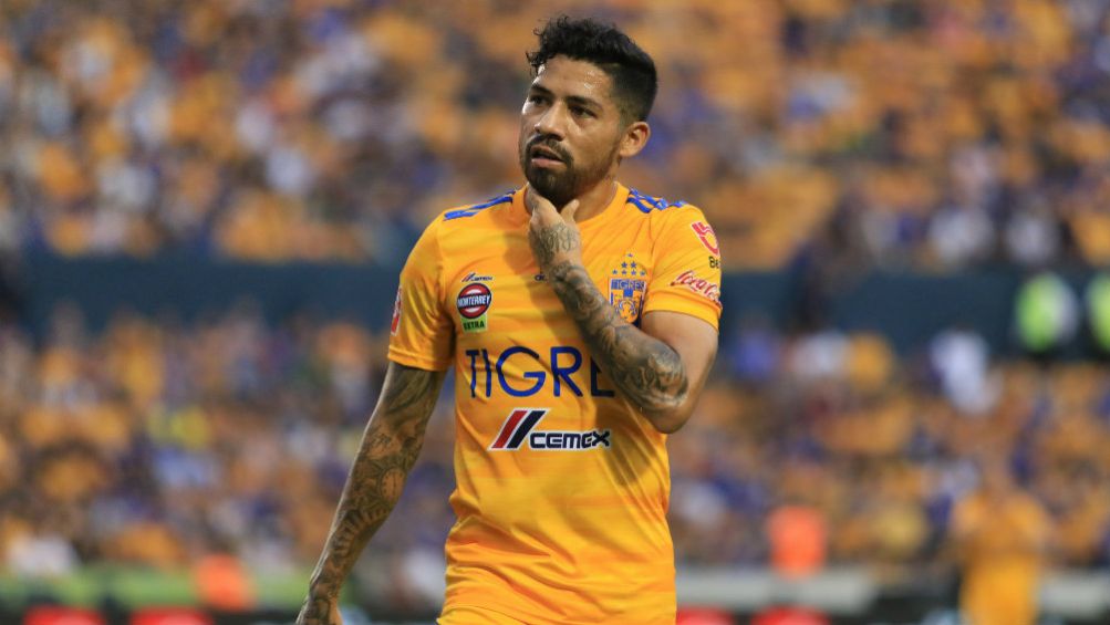 Javier Aquino, en un juego de Tigres 