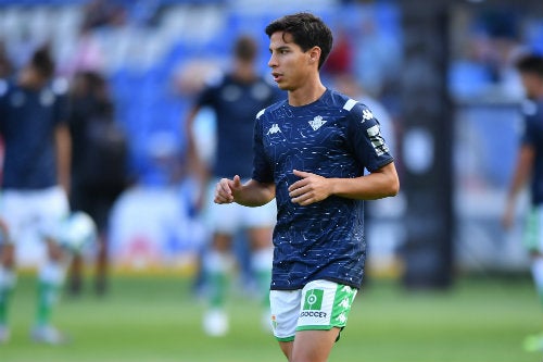 Diego Lainez previo a un partido del Betis