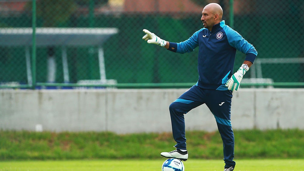 Conejo Pérez, durante entrenamiento del Cruz Azul