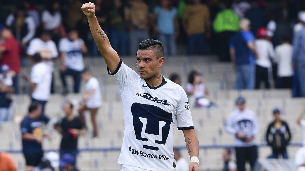 Pablo Barrera durante un partido con Pumas