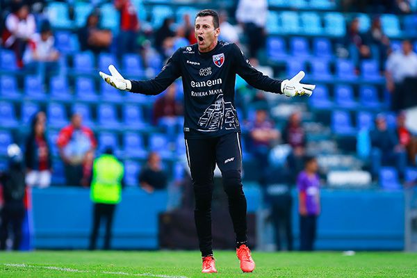 Félix Fernández en el partido en el Azul