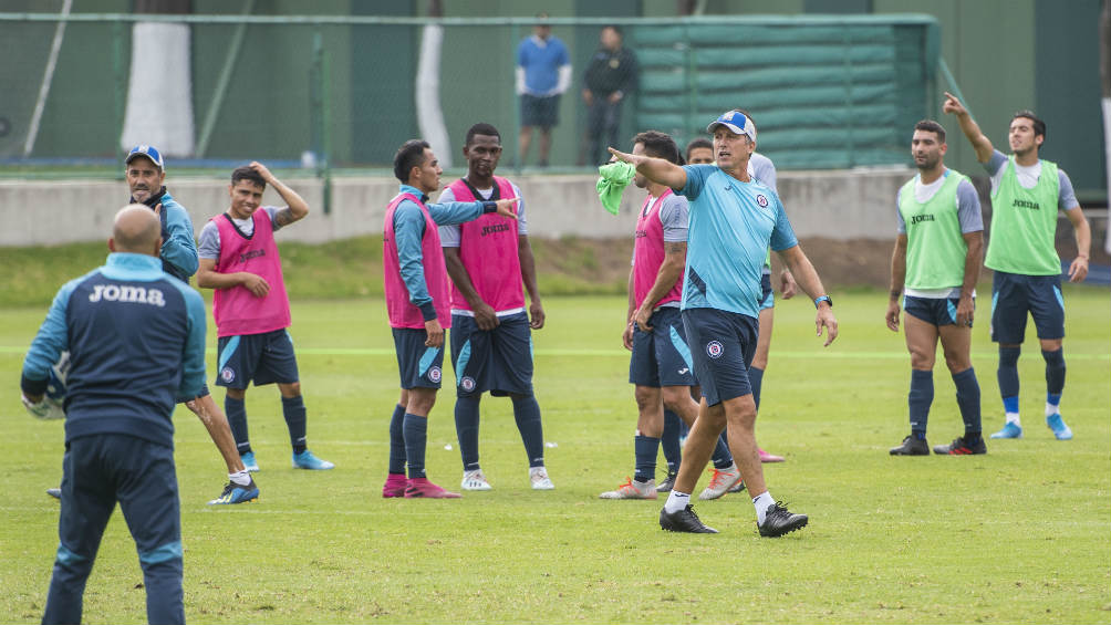 Robert Siboldi durante una práctica con Cruz Azul