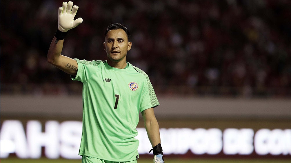 Keylor Navas saluda a la tribuna