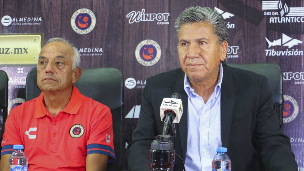 Raúl Arias durante la presentación de Enrique López Zarza