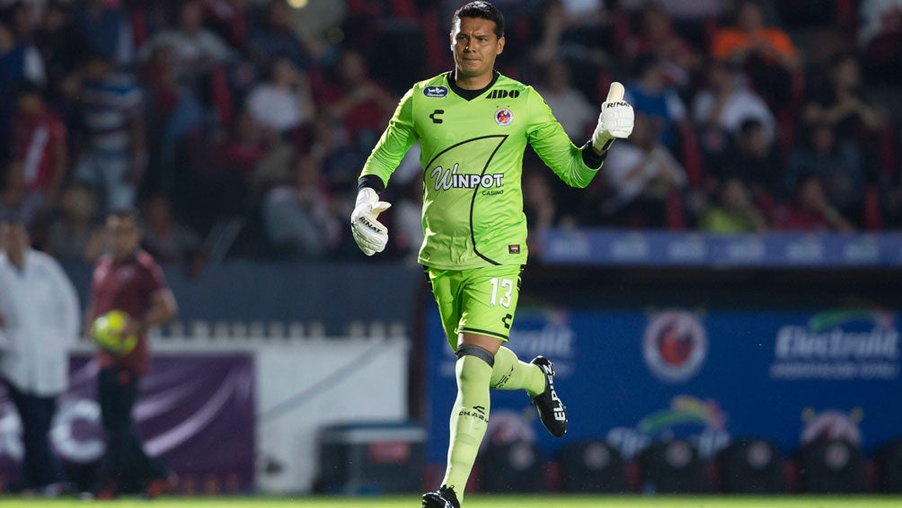 Melitón Hernández, durante un duelo con Veracruz 