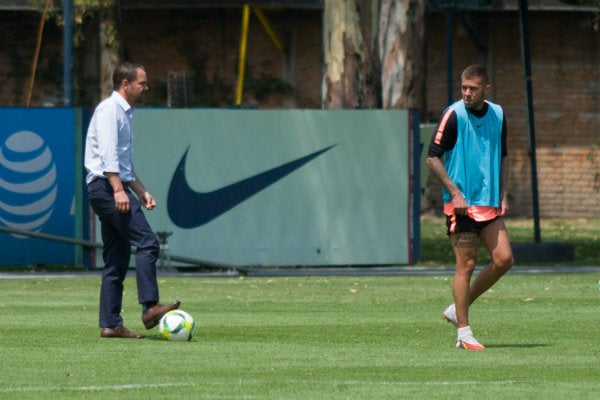 Santiago Baños en un entrenamiento de América en Coapa