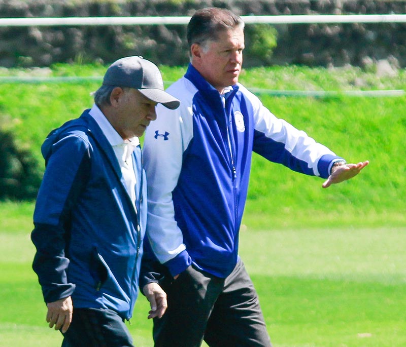 Billy Álvarez y Ricardo Peláez en una práctica de Cruz Azul